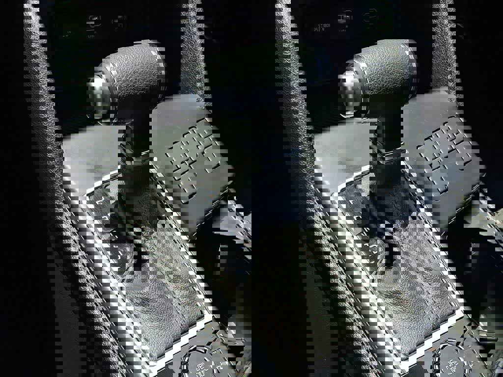 Used 2025 Kia Sportage LX image 14