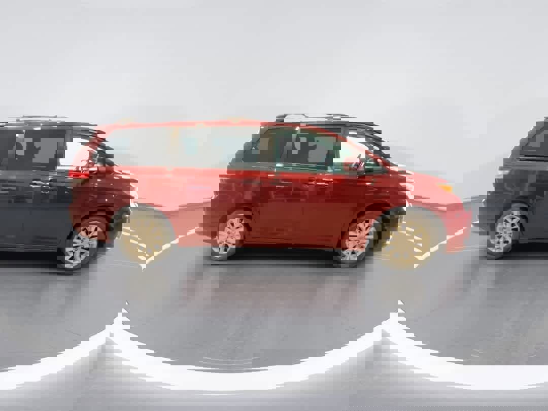 Used 2014 Toyota Sienna Limited image 9