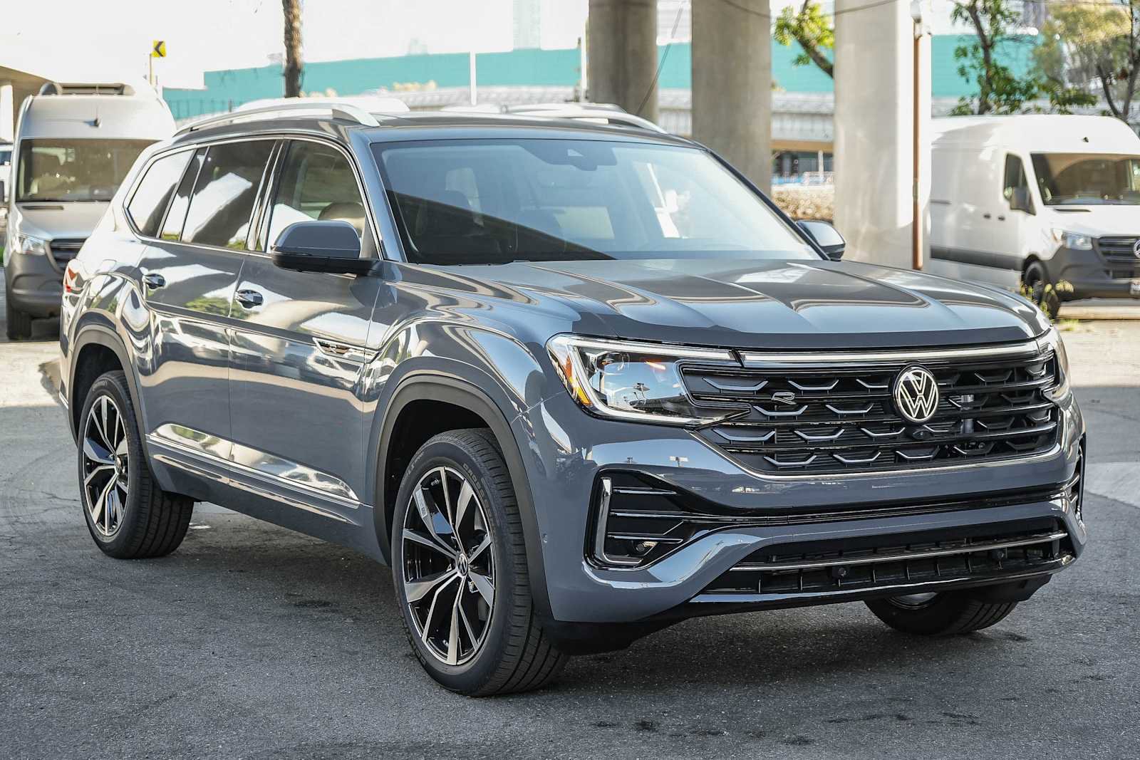 New 2026 Volkswagen Atlas SEL Premium R-Line image 3