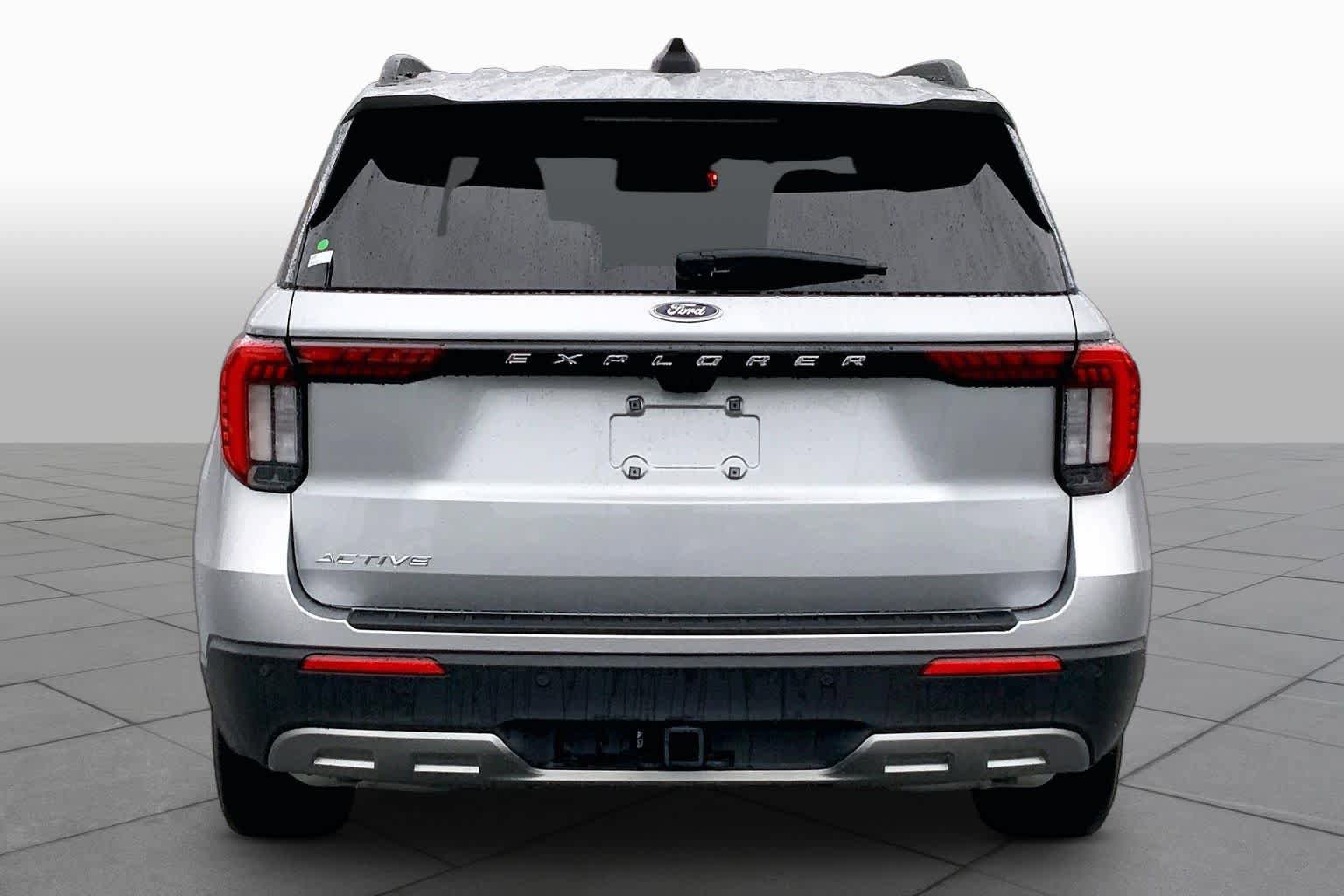 Used 2025 Ford Explorer Active w/ Active Comfort Package RWD image 5