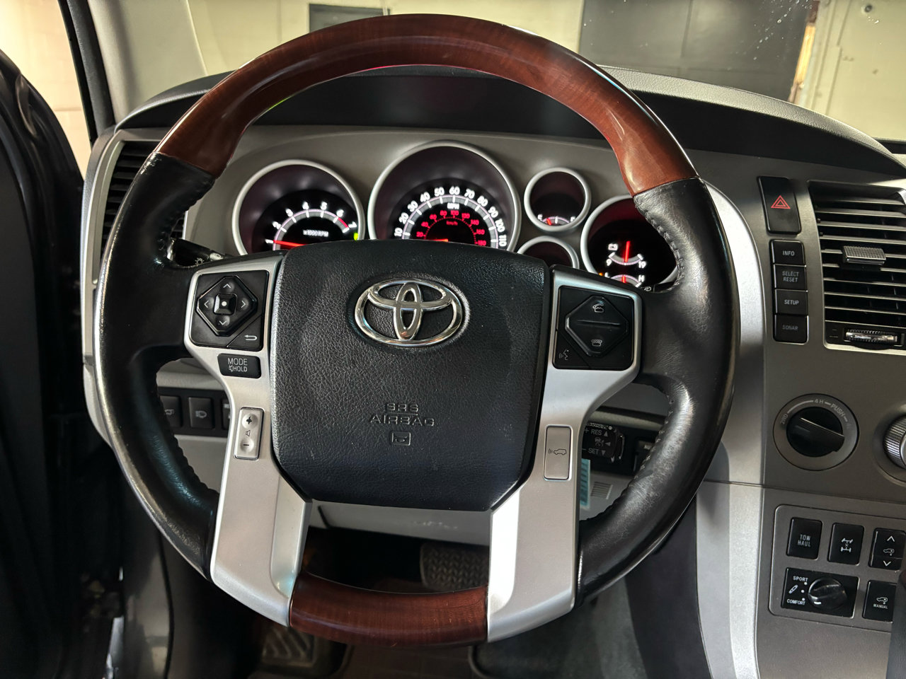 Used 2016 Toyota Sequoia Platinum image 27