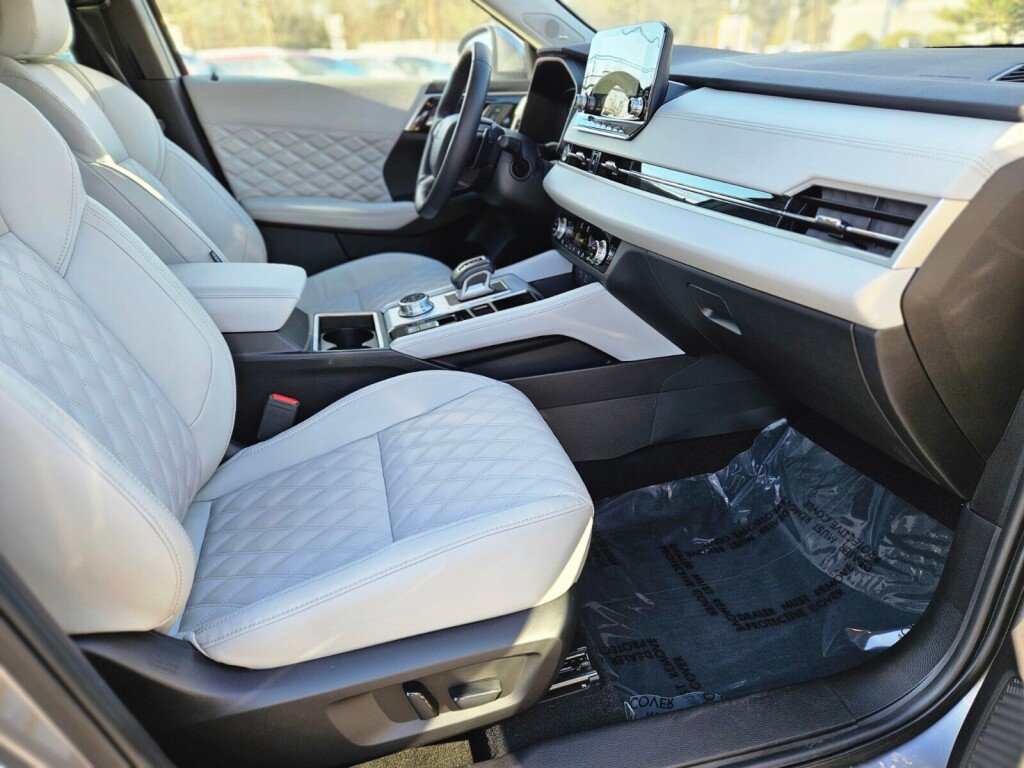 Used 2023 Mitsubishi Outlander SEL image 8