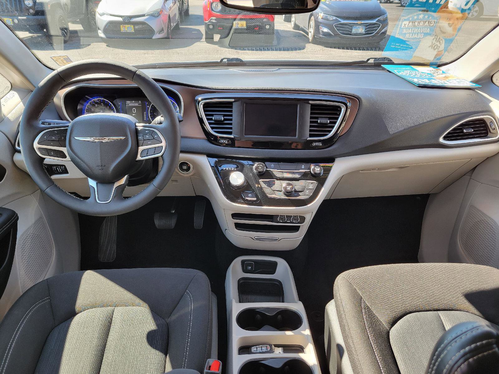 Used 2024 Chrysler Voyager LX image 4