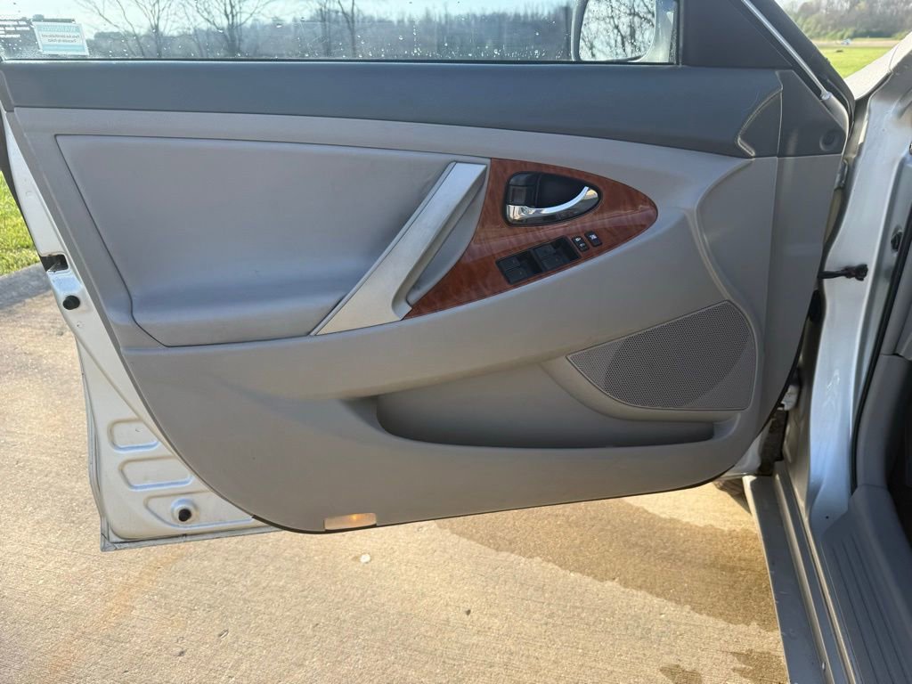 Used 2010 Toyota Camry image 23