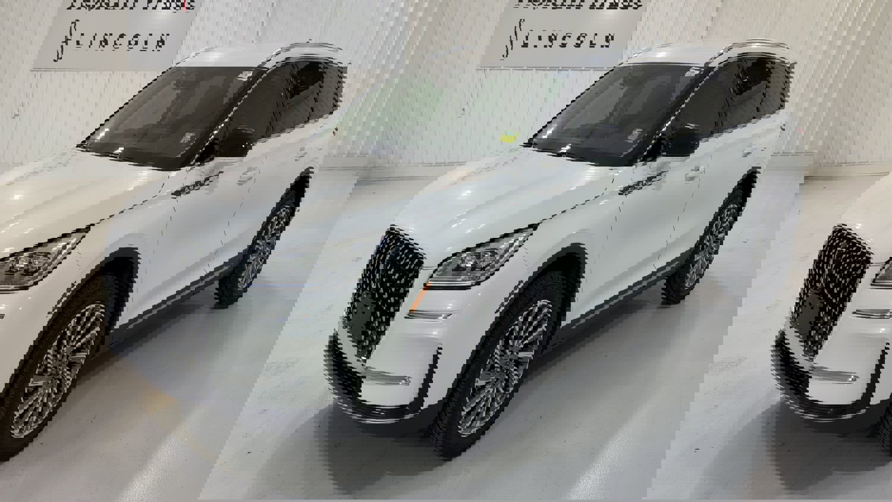 Used 2024 Lincoln Corsair Reserve image 5