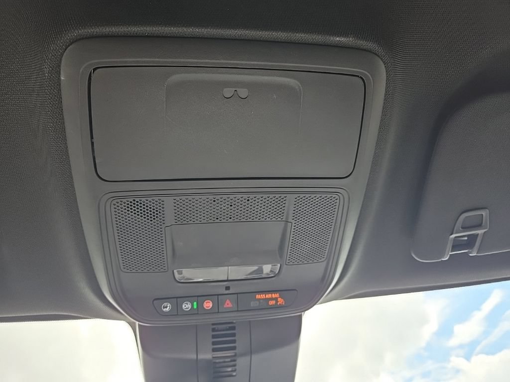 Used 2024 Chevrolet Traverse LT FWD image 22