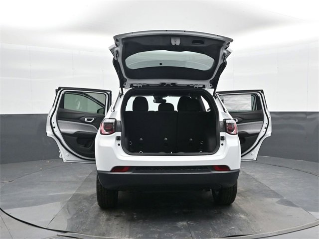 Used 2025 Jeep Compass Sport w/ Mopar Graphics Package image 44