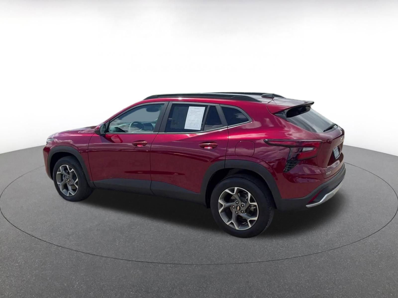 Used 2025 Chevrolet Trax LT FWD image 10