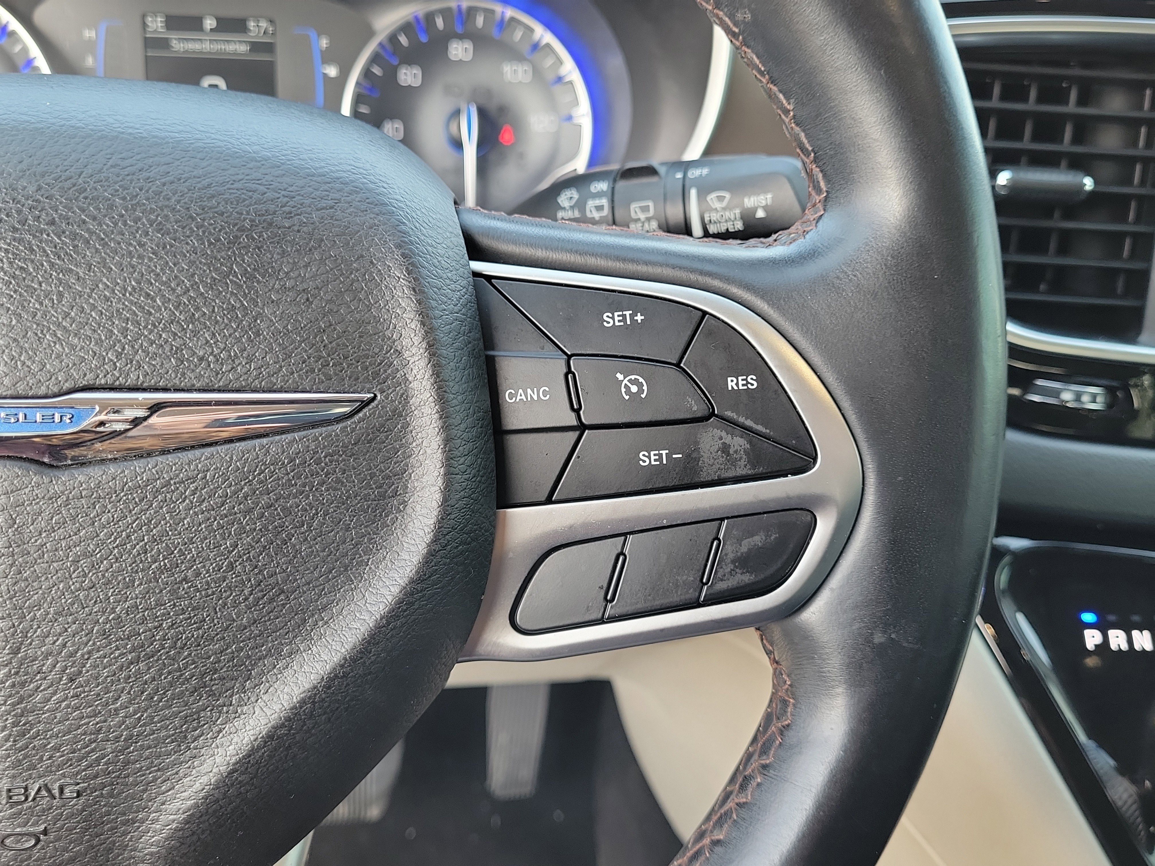 Used 2018 Chrysler Pacifica Touring-L image 26