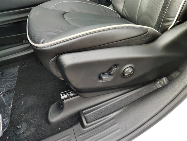 New 2026 Chrysler Pacifica Limited w/ Uconnect Theater Family Group image 14