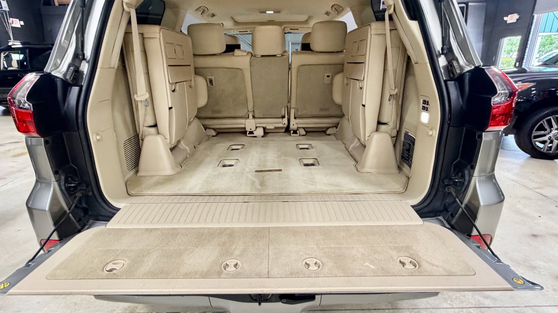 Used 2018 Lexus LX 570 4WD w/ Luxury Package image 19