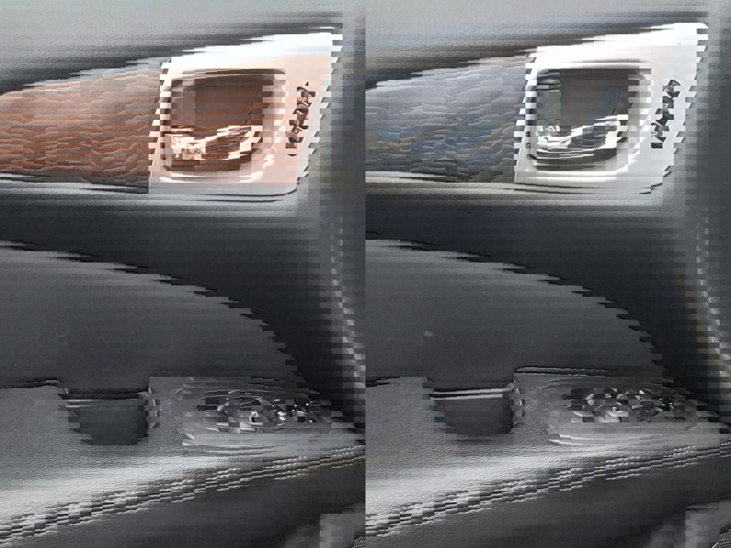 Used 2020 Nissan Pathfinder Platinum image 6