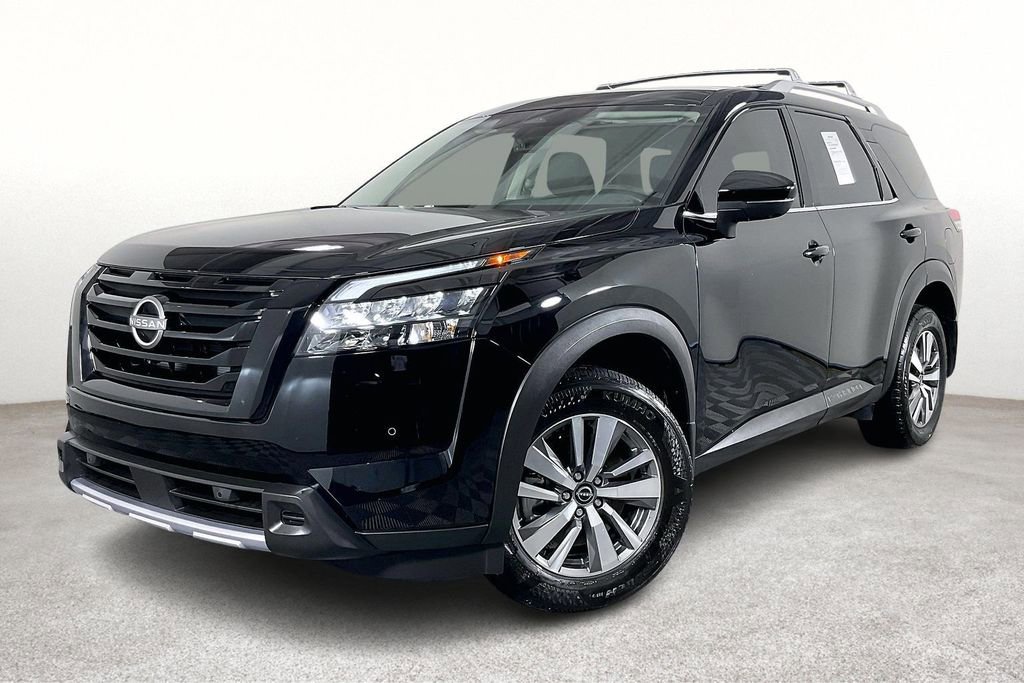 Used 2025 Nissan Pathfinder SL w/ Black Appearance Package image 15