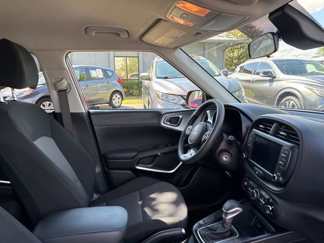 Used 2025 Kia Soul LX w/ LX Technology Package FWD image 11