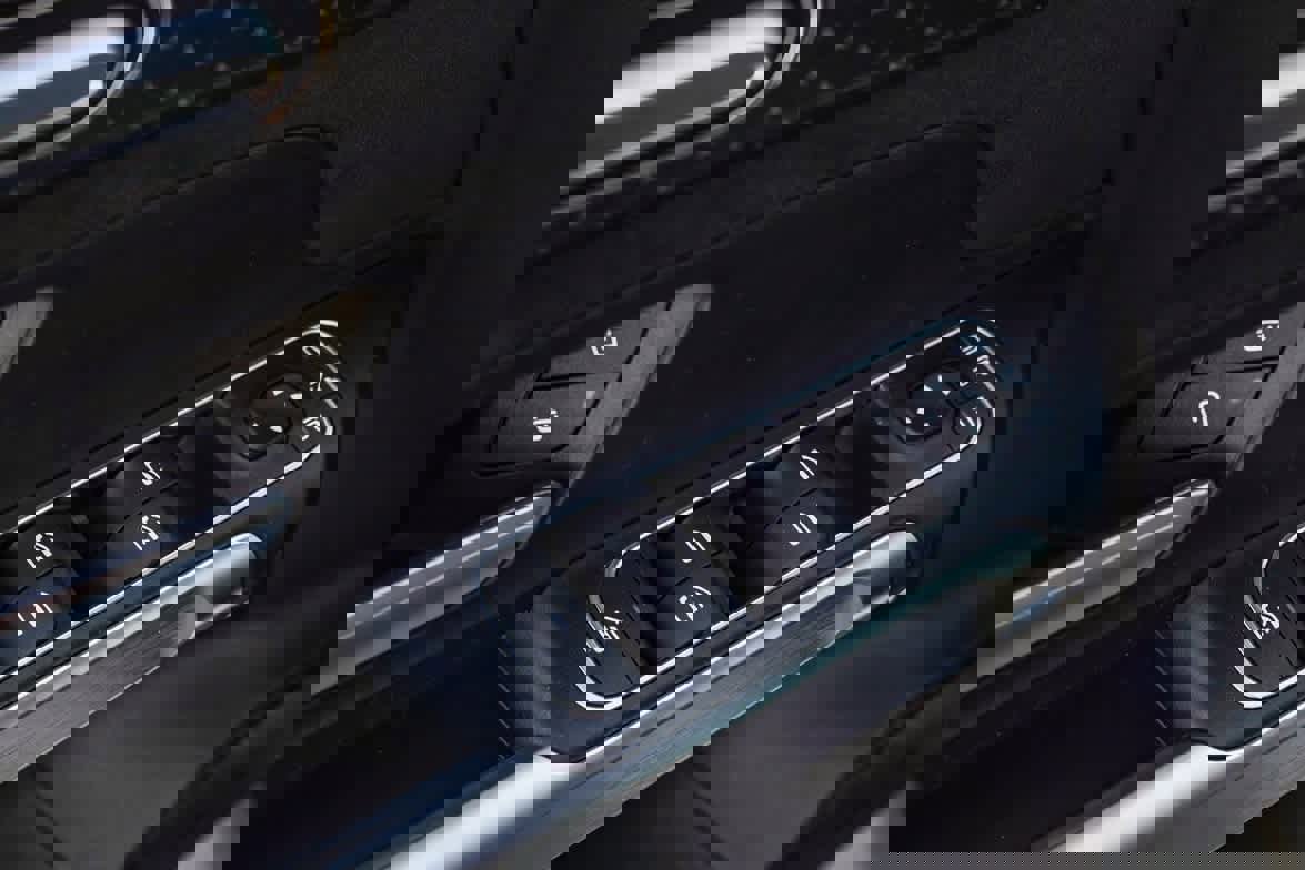 Used 2024 Mercedes-Benz EQB 300 4MATIC image 24