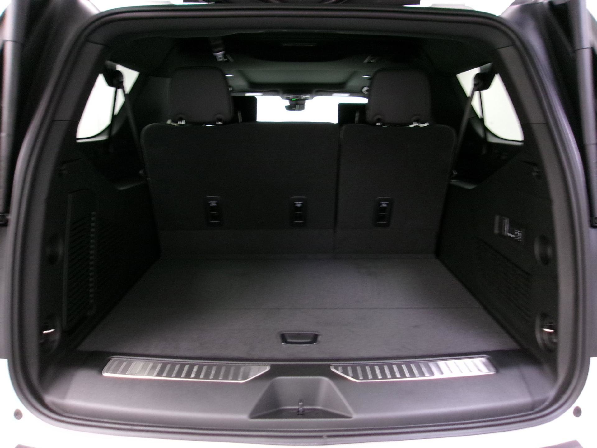 New 2025 Chevrolet Suburban High Country image 15