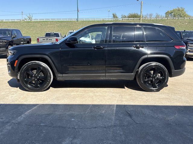 Used 2023 Jeep Grand Cherokee Altitude AWD/4WD image 8