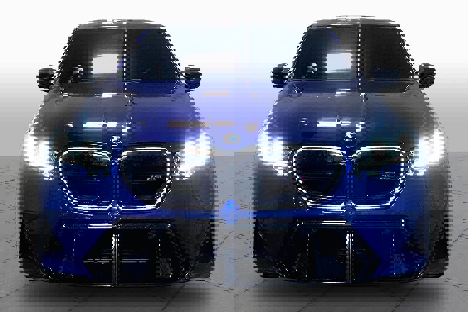 Used 2025 BMW M5 w/ Carbon Package AWD/4WD image 3