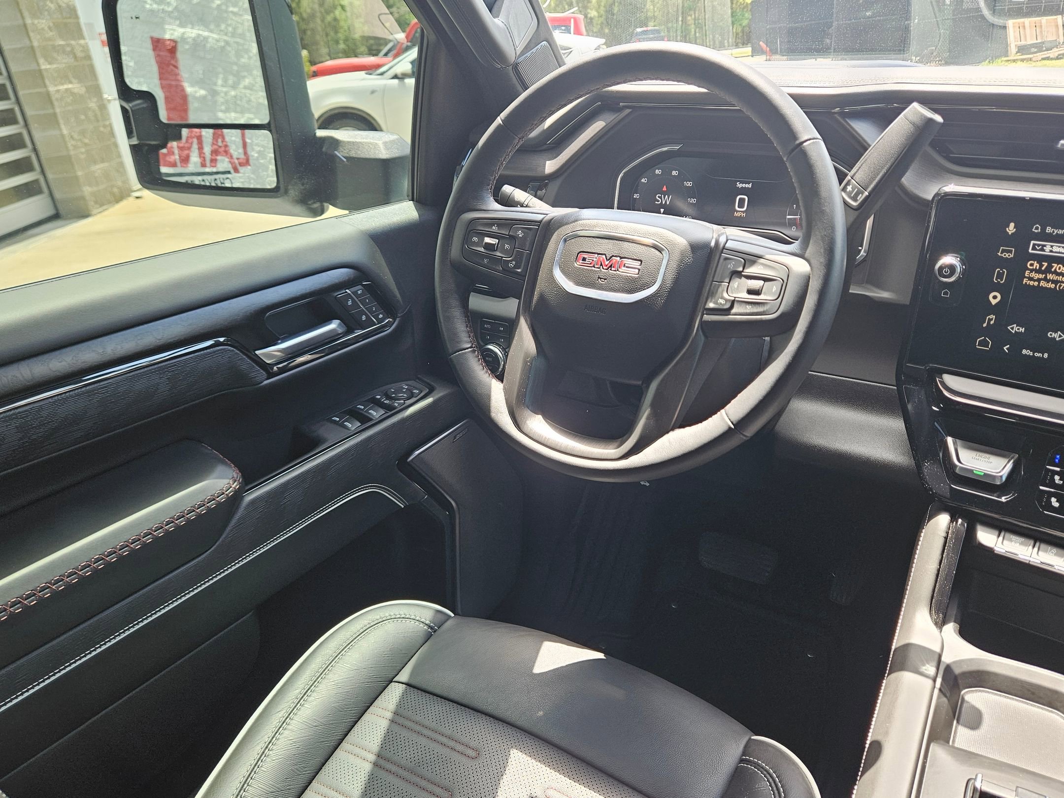 Used 2025 GMC Sierra 2500 AT4X AWD/4WD image 9