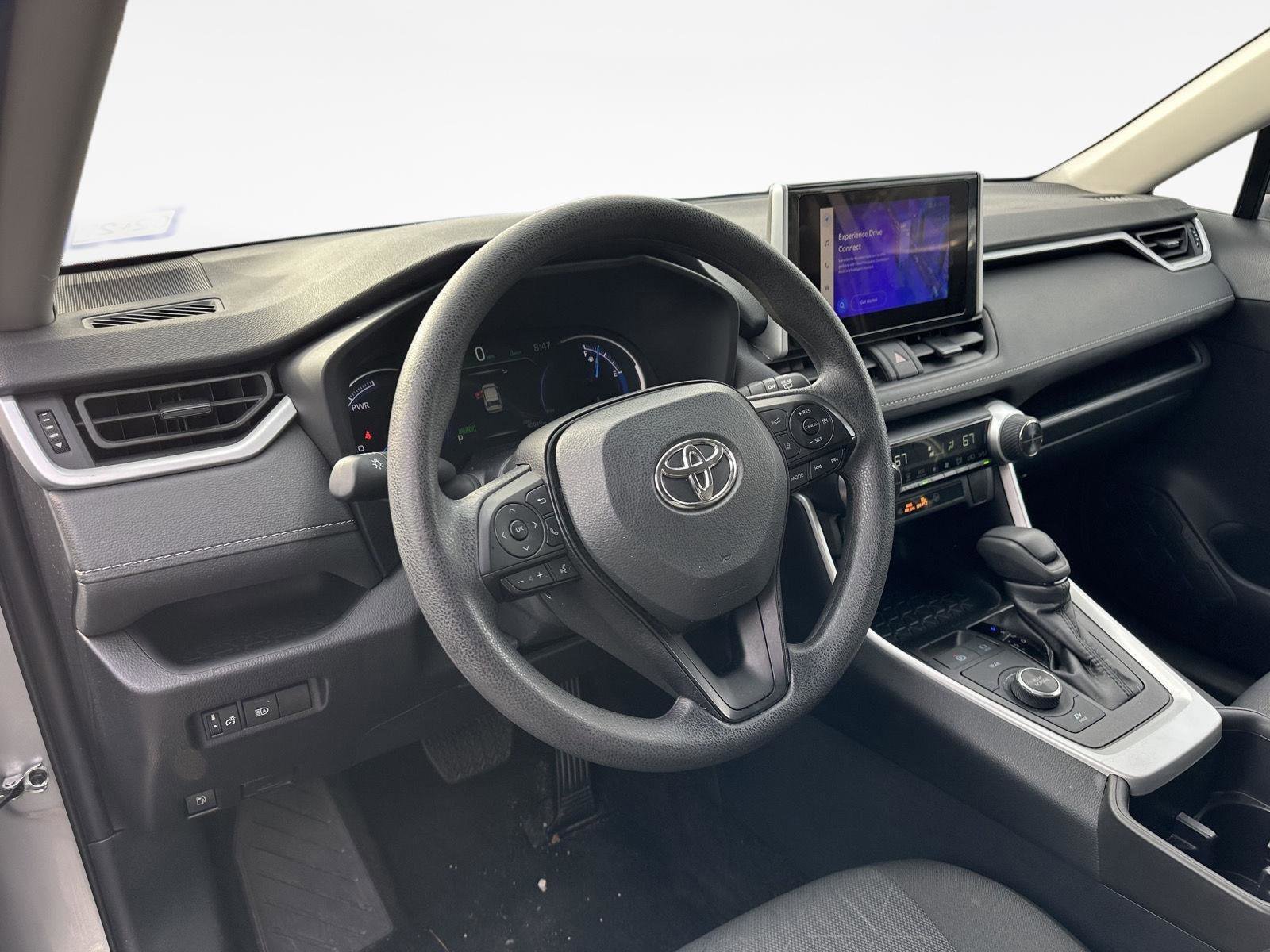 Used 2025 Toyota RAV4 XLE image 11