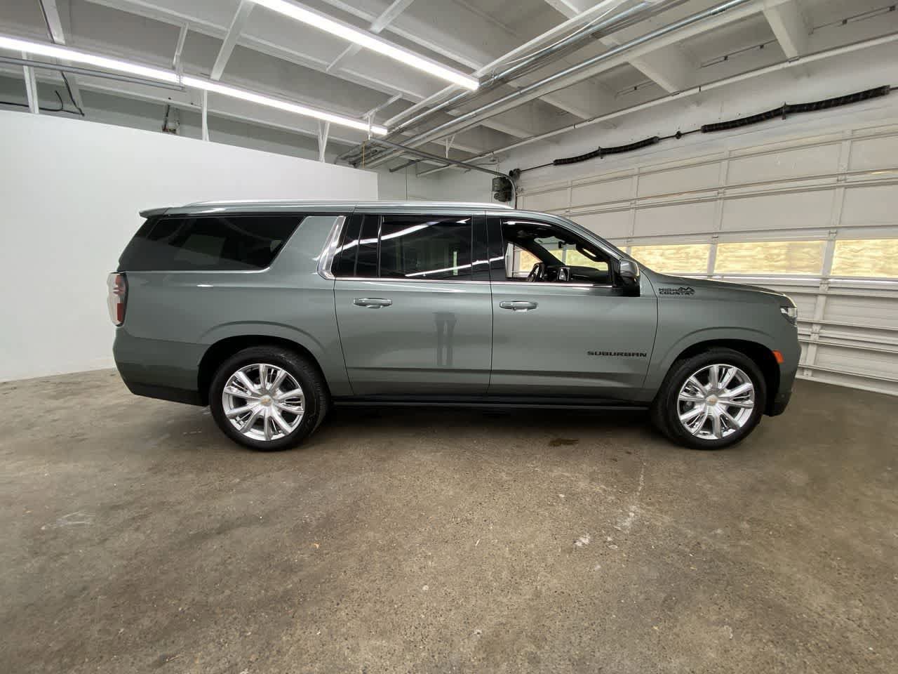 Used 2024 Chevrolet Suburban High Country w/ Advanced Technology Package AWD/4WD image 7