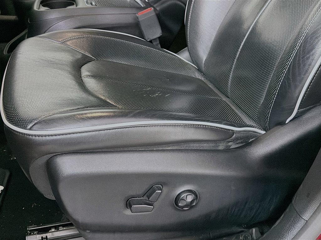 Used 2019 Chrysler Pacifica Limited w/ Advanced Safetytec Group FWD image 21