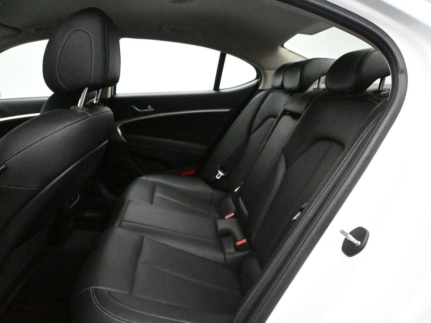 Used 2022 Genesis G70 2.0T image 9