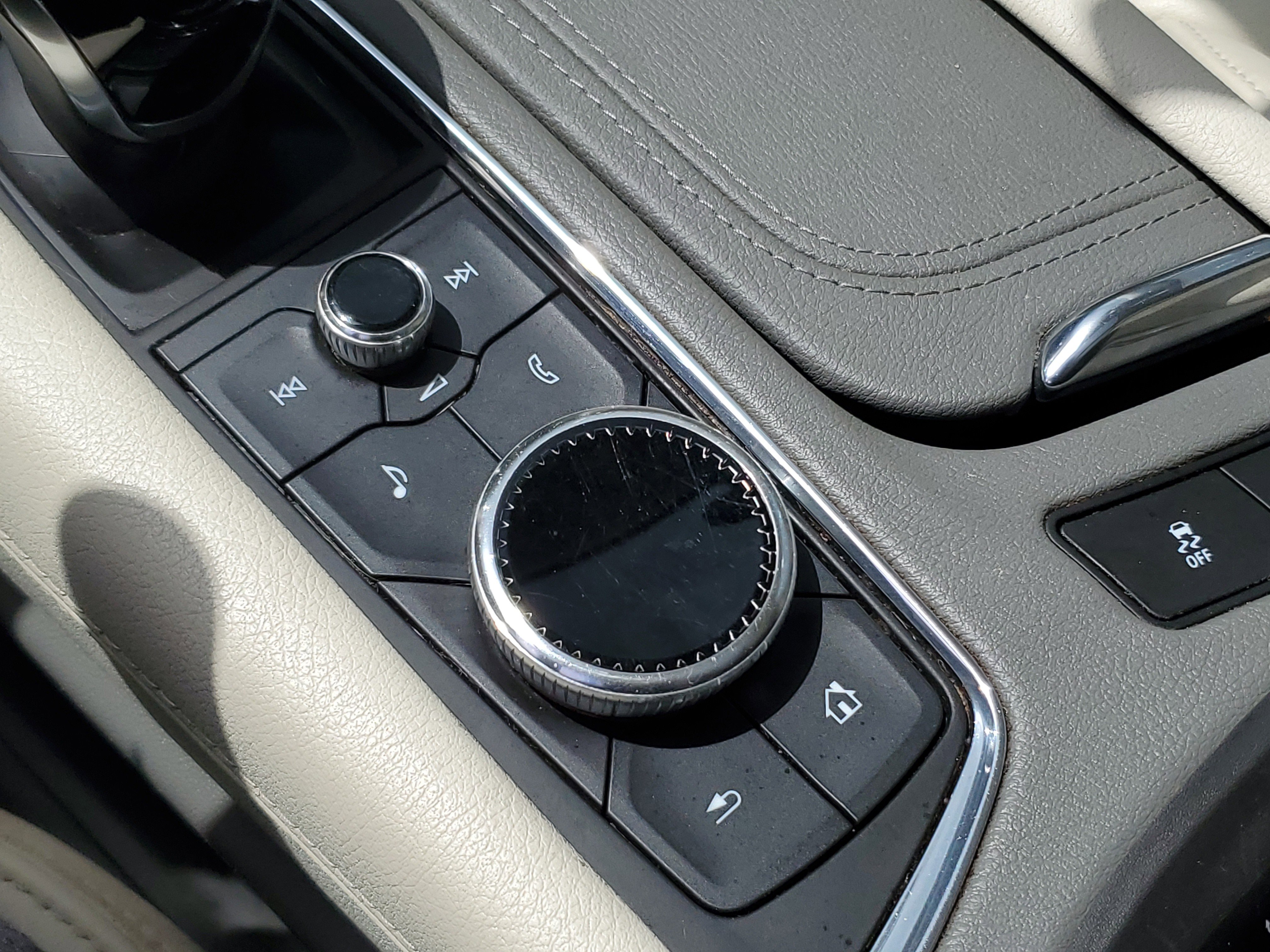 Used 2021 Cadillac XT6 Premium Luxury w/ LPO, Floor Liner Package image 29