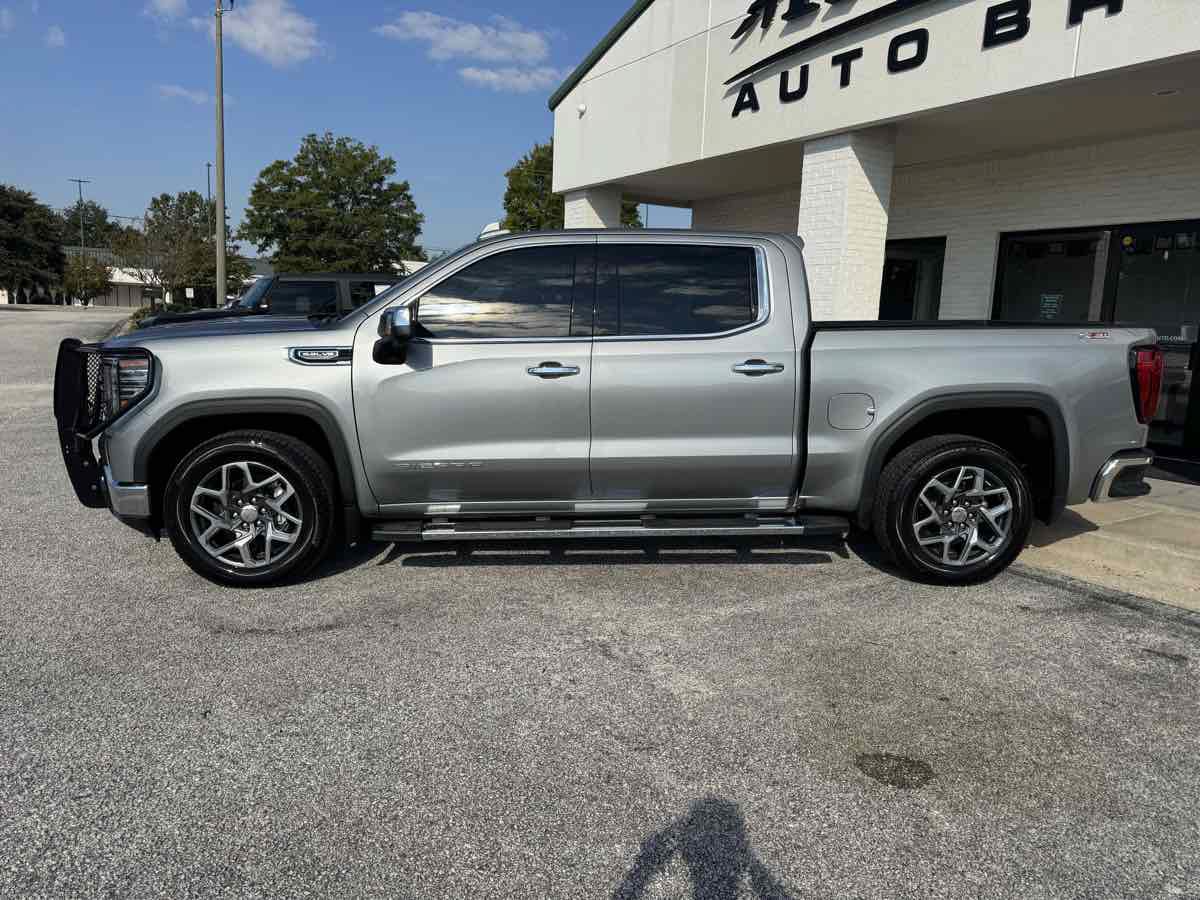 Used 2024 GMC Sierra 1500 SLT w/ SLT Premium Plus Package AWD/4WD image 9