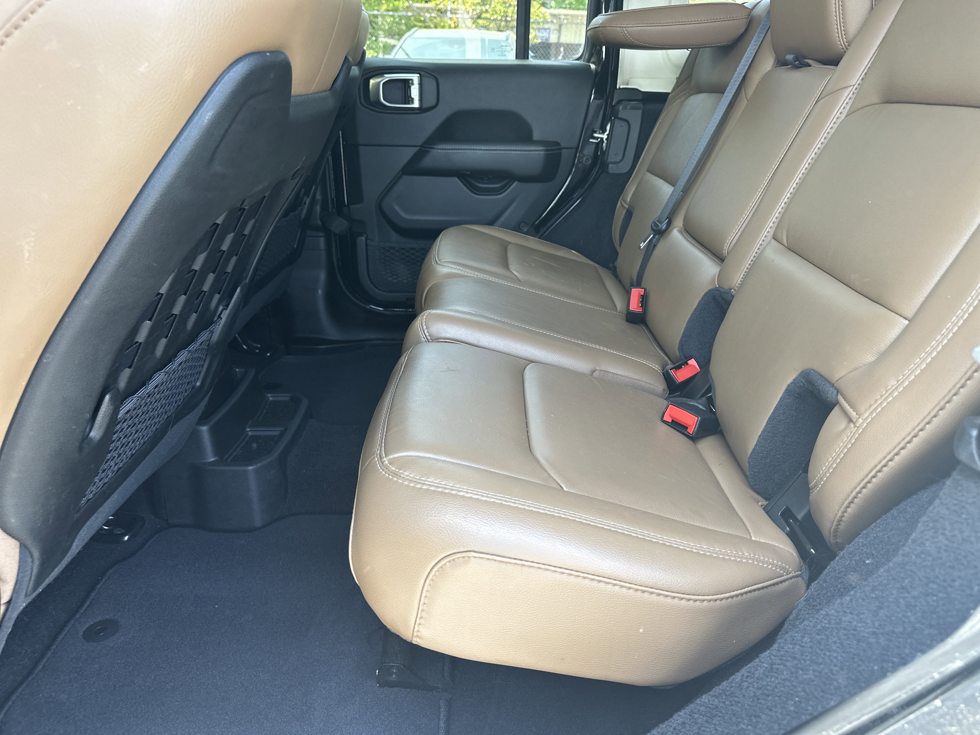 Used 2023 Jeep Wrangler Unlimited Rubicon w/ Cold Weather Group AWD/4WD image 24