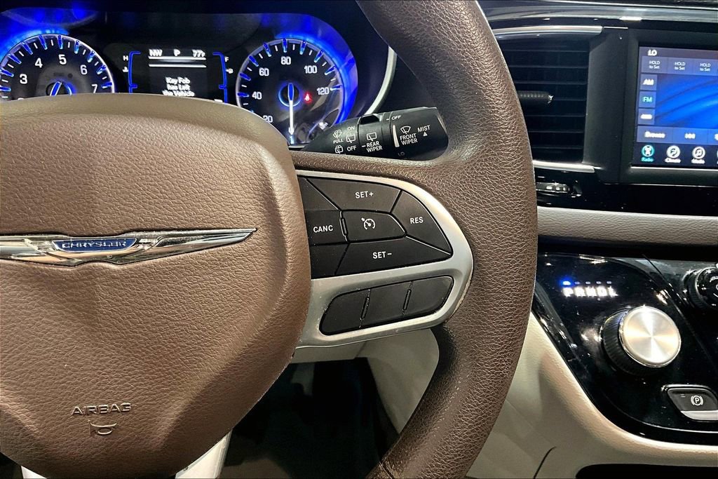 Used 2020 Chrysler Pacifica Touring w/ Tire & Wheel Group image 15