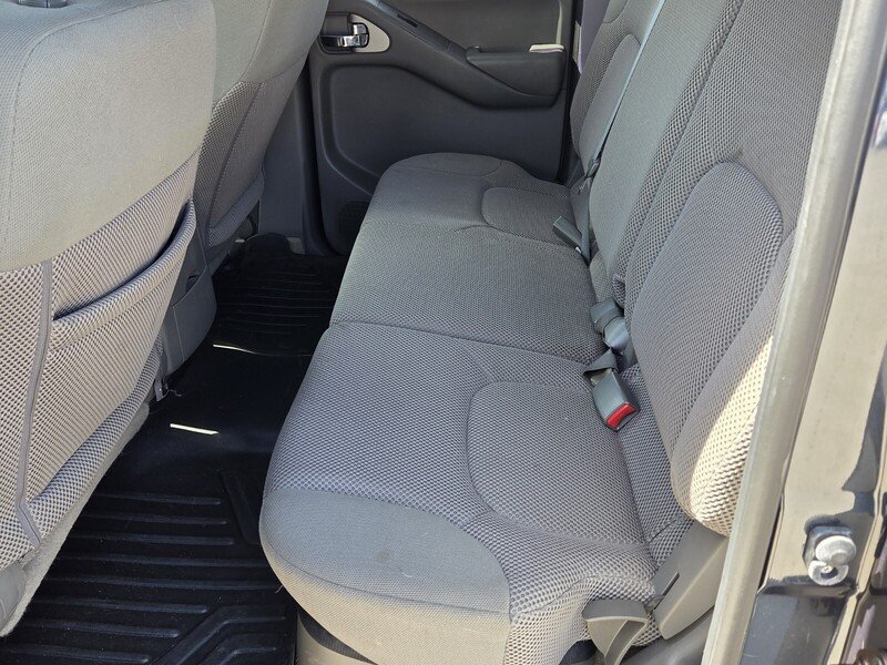 Used 2015 Nissan Frontier SV RWD image 13
