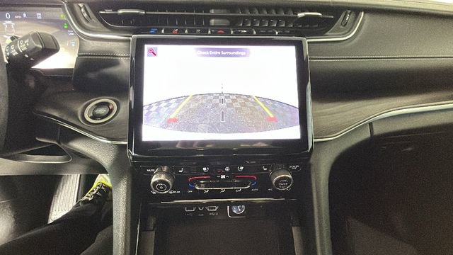 Used 2023 Jeep Grand Cherokee Overland w/ Luxury Tech Group IV AWD/4WD image 22