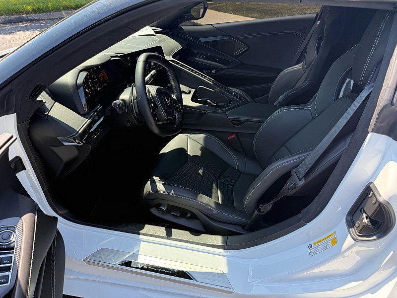 Used 2023 Chevrolet Corvette Convertible w/ 3LT w/ Z51 Performance Package RWD image 10