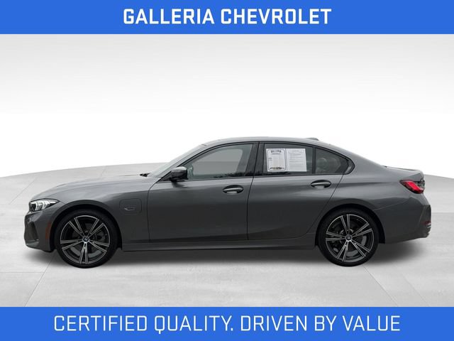 Used 2023 BMW 330e xDrive w/ Premium Package AWD/4WD image 4
