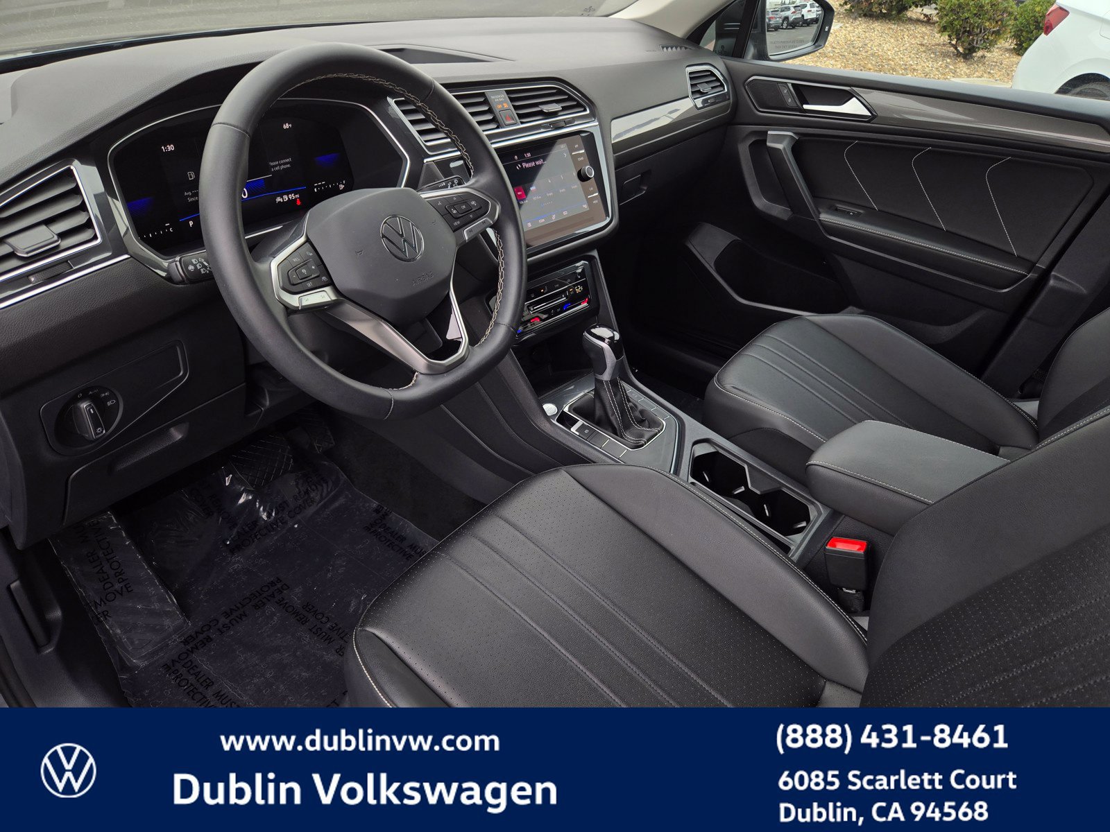 Certified 2023 Volkswagen Tiguan SE w/ Panoramic Sunroof Package FWD image 9