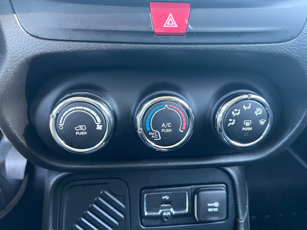 Used 2016 Jeep Renegade Sport w/ Power & Air Group FWD image 24