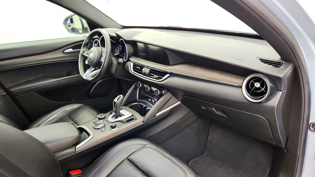 Used 2022 Alfa Romeo Stelvio Ti AWD/4WD image 25