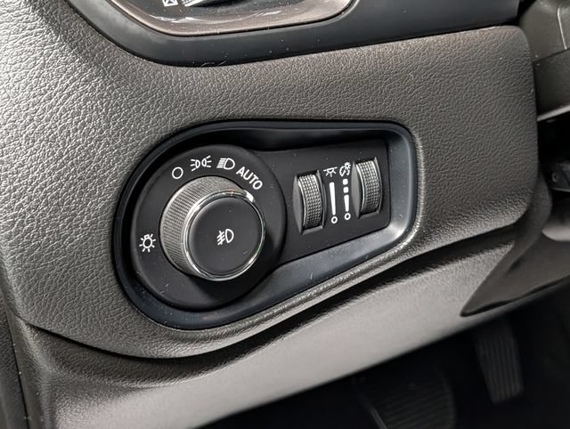 Used 2022 Jeep Renegade Latitude w/ Convenience Group AWD/4WD image 15