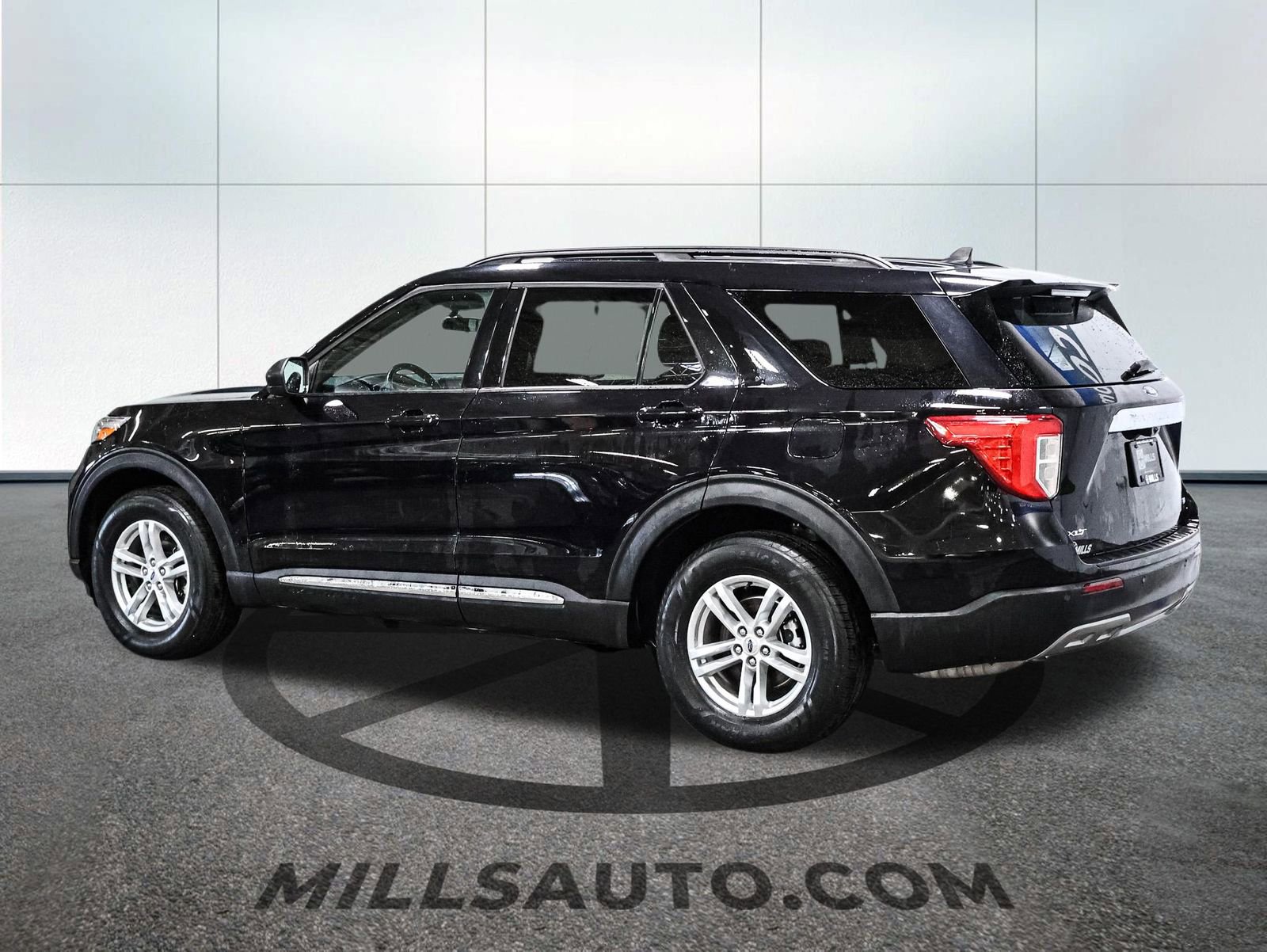 Certified 2023 Ford Explorer XLT w/ Equipment Group 202A image 4