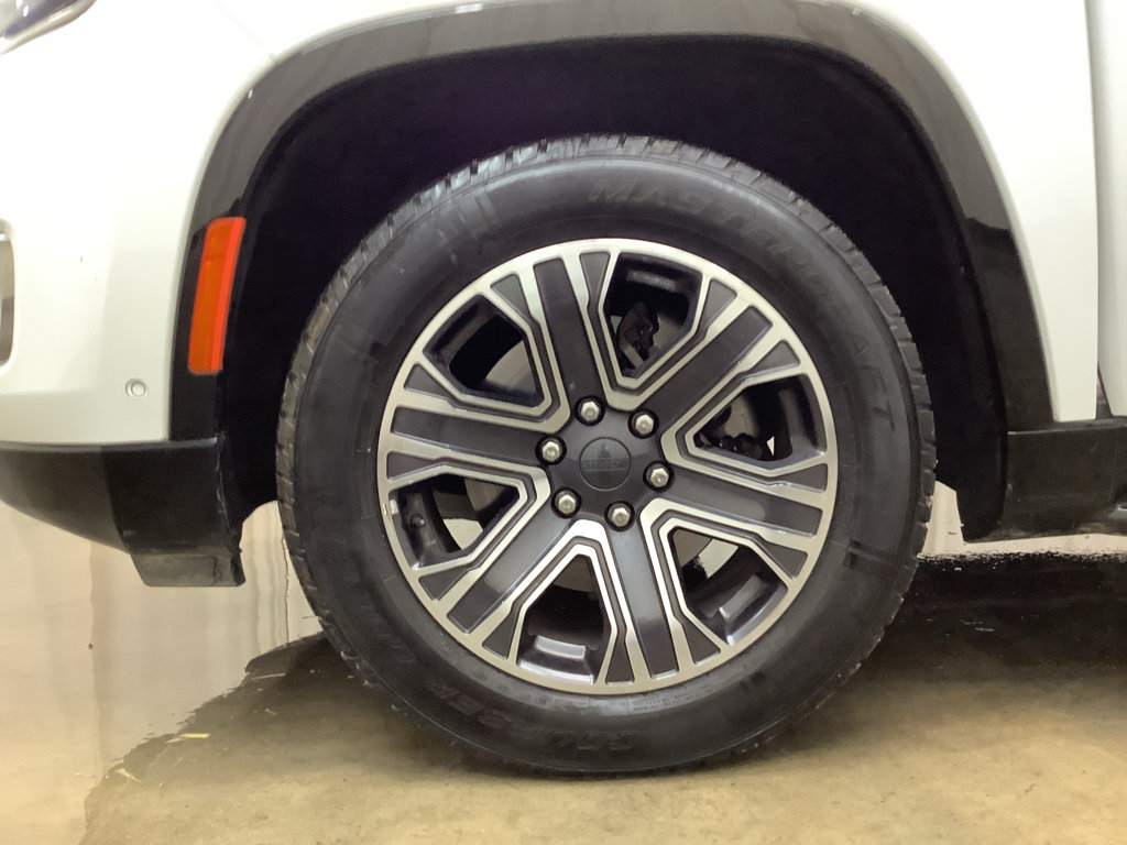 Used 2023 Jeep Wagoneer L Series II AWD/4WD image 26