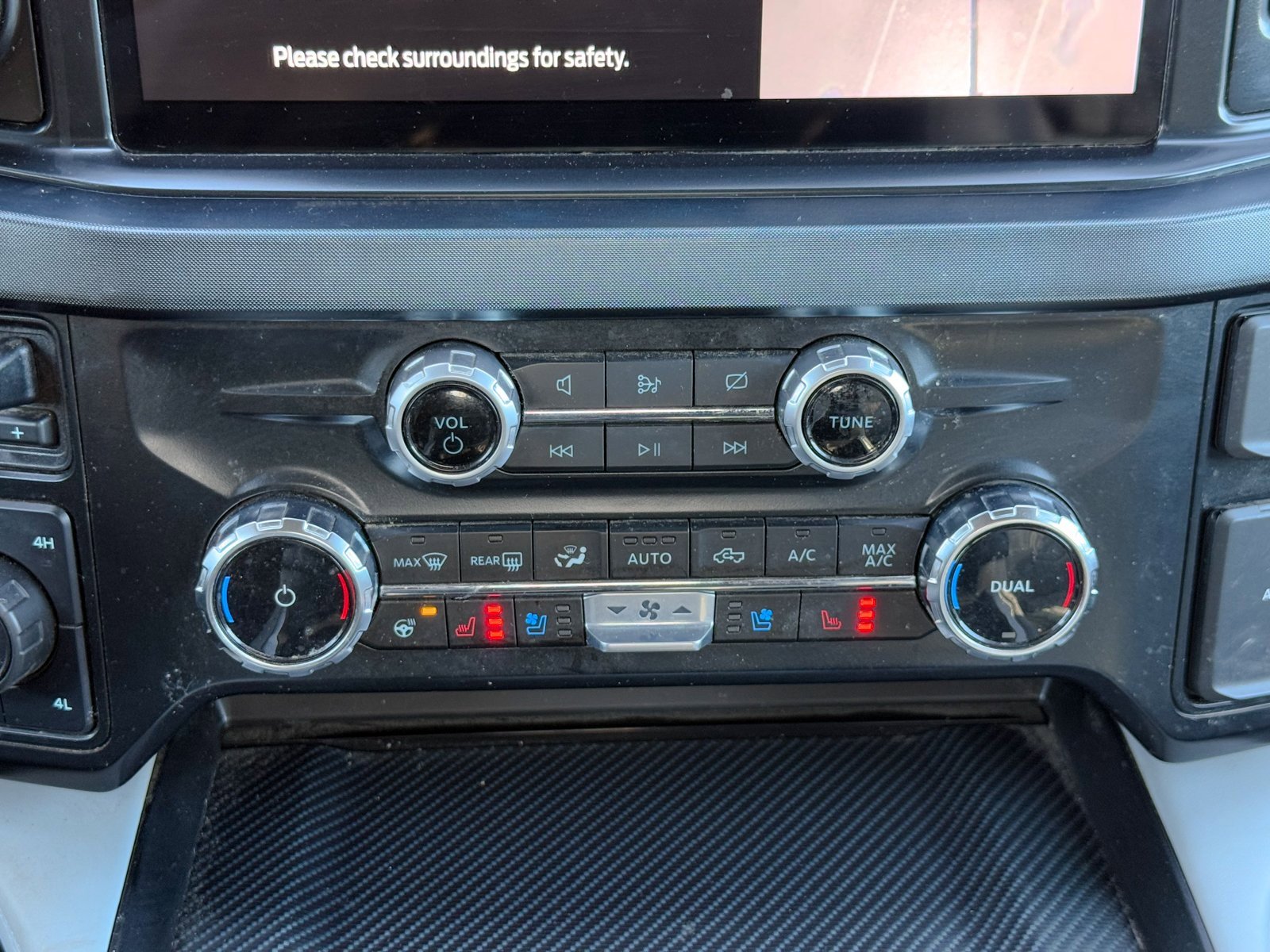 Certified 2024 Ford F350 Limited image 28