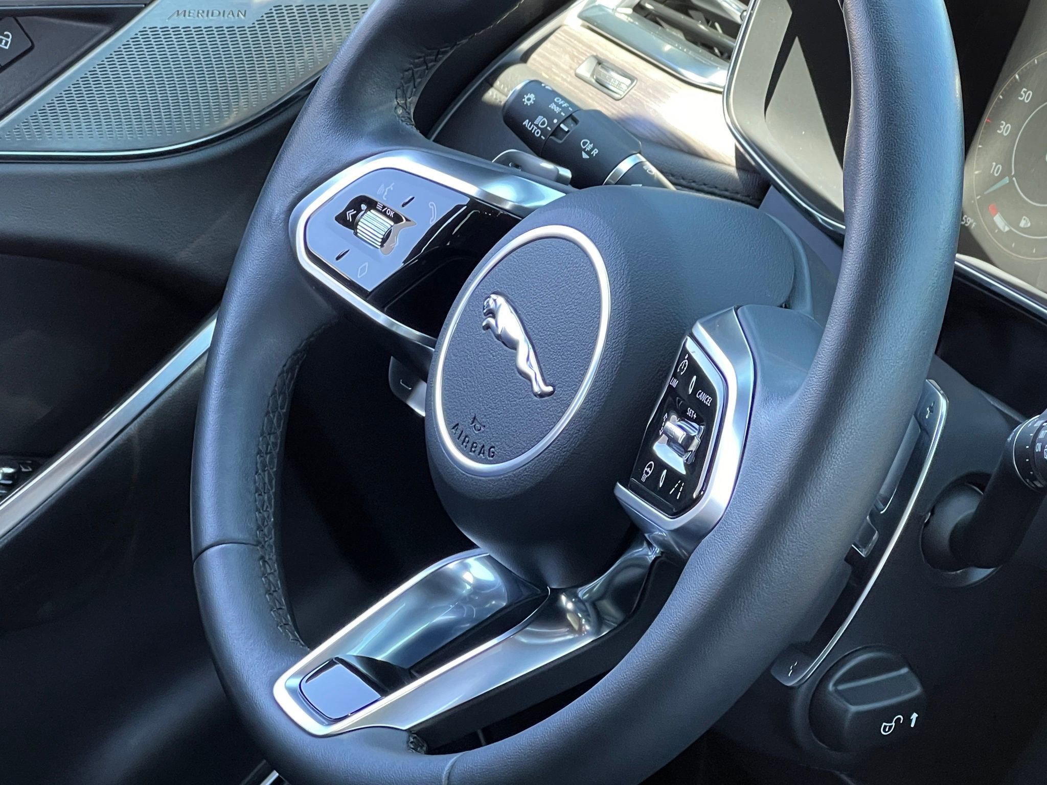 Used 2023 Jaguar F-PACE S AWD/4WD image 36