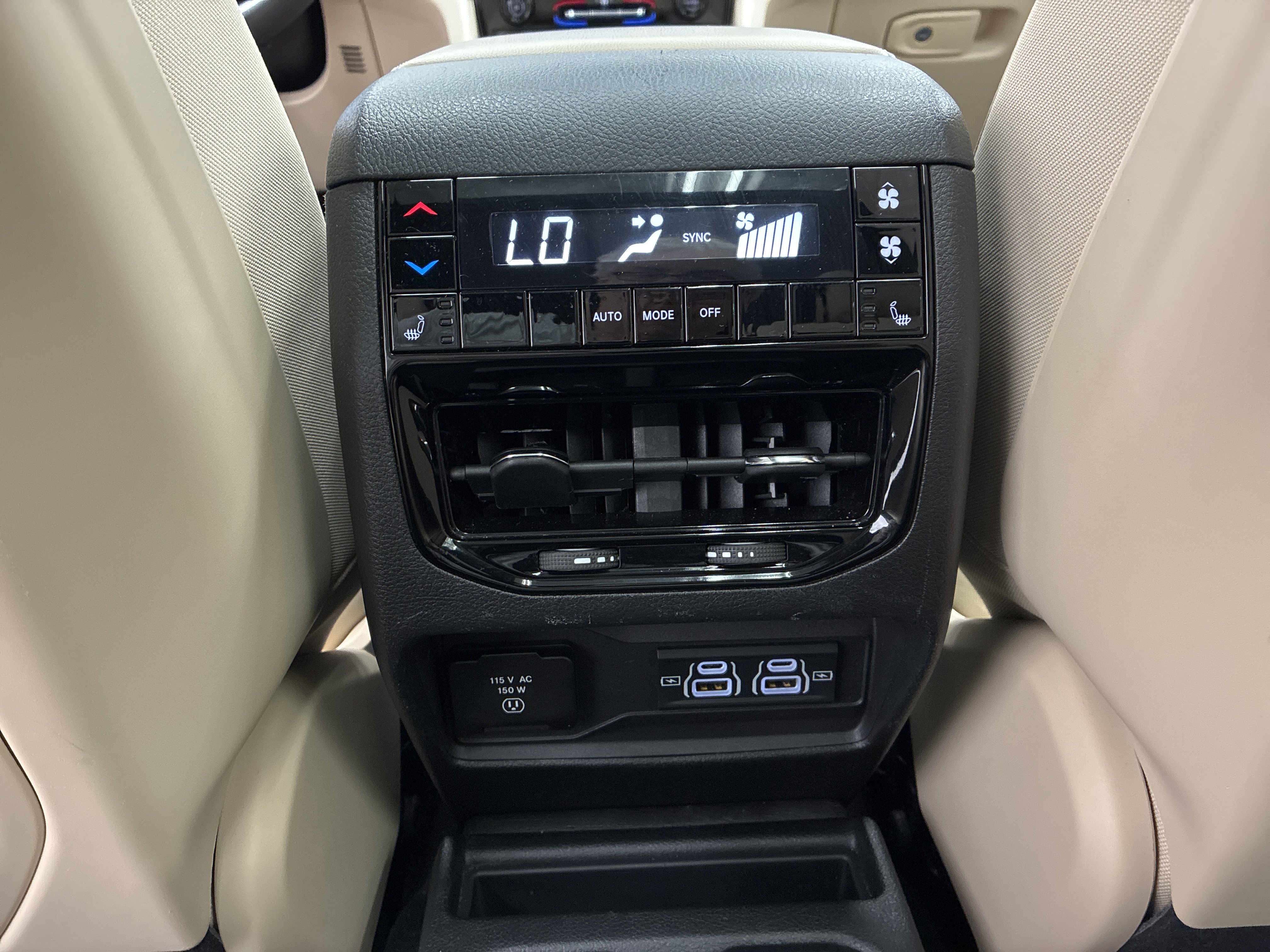 Certified 2024 Jeep Grand Cherokee L Limited w/ Luxury Tech Group II AWD/4WD image 14