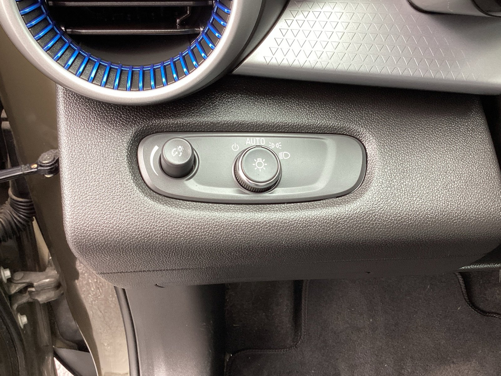 Used 2024 Chevrolet Trax LS FWD image 27