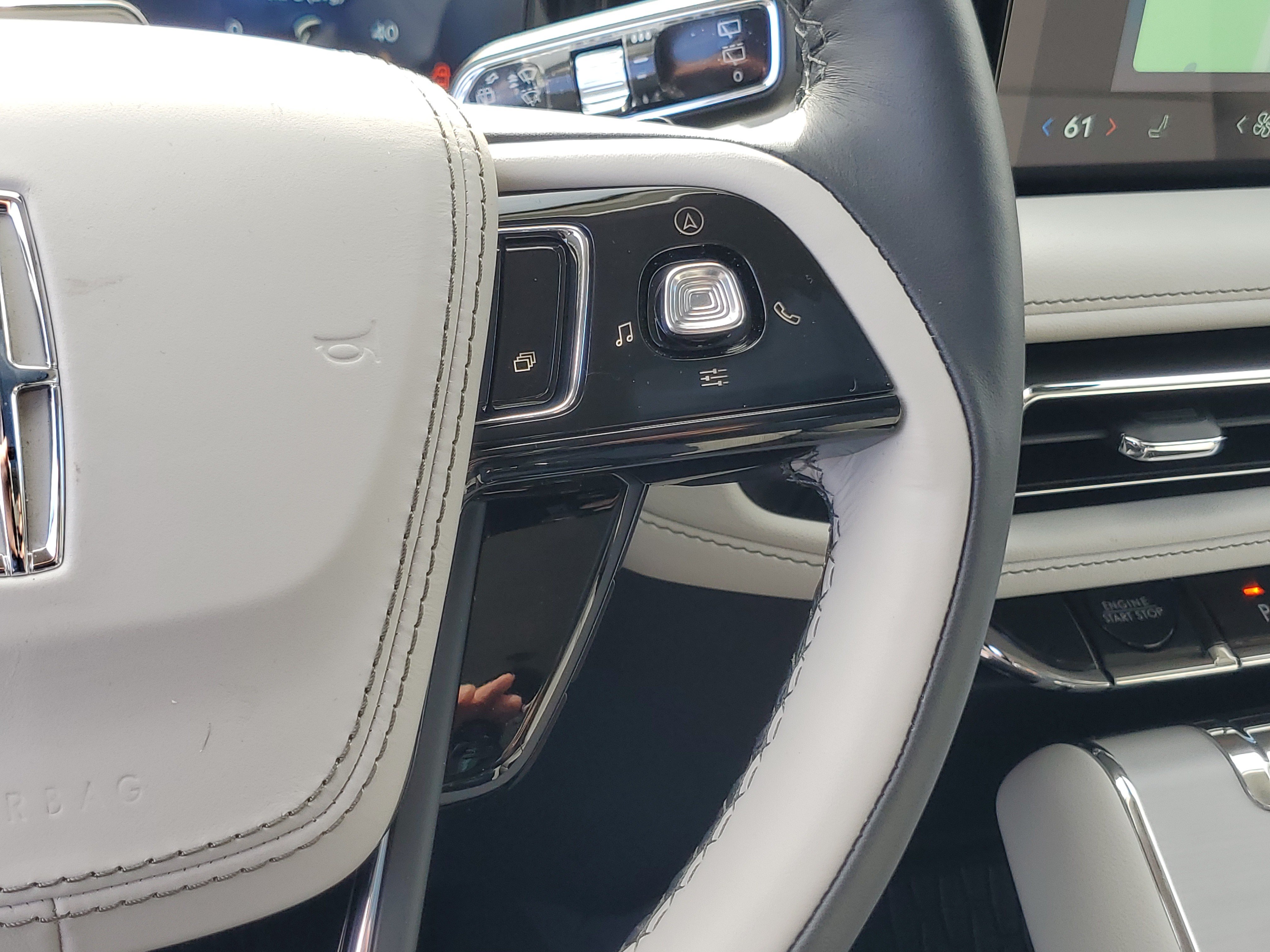 New 2027 Lincoln Aviator Reserve w/ Jet Appearance Package AWD/4WD image 17