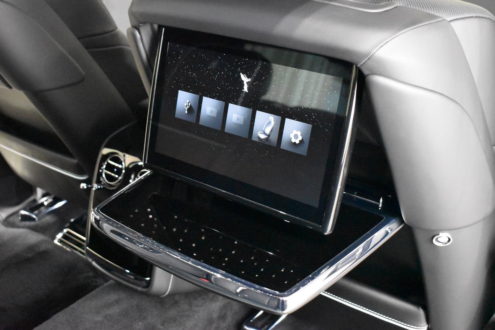 New 2027 Rolls-Royce Phantom Sedan RWD image 23