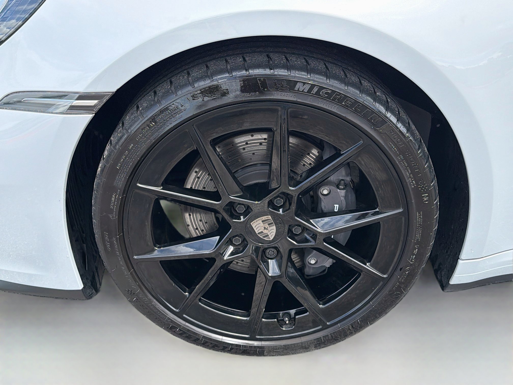 Used 2025 Porsche 911 Carrera RWD image 40