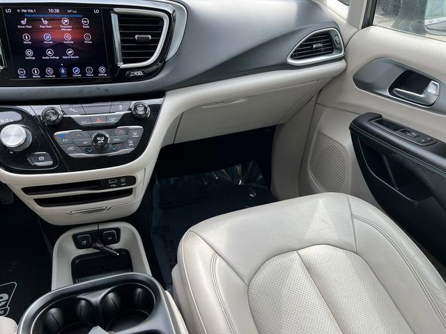 Used 2018 Chrysler Pacifica Touring-L image 31