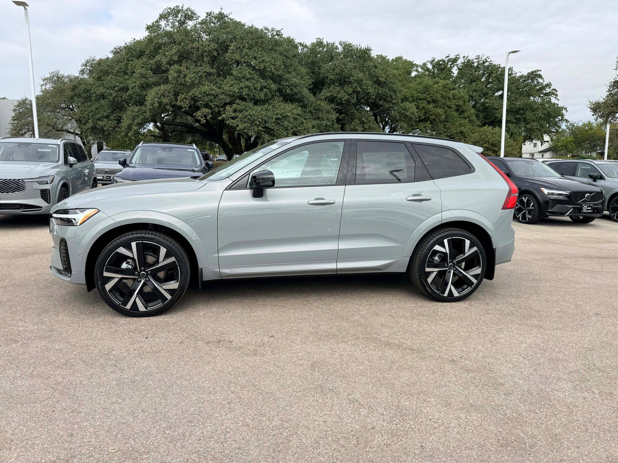 Used 2026 Volvo XC60 B5 Ultra w/ Climate Package AWD/4WD image 3